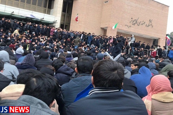 تعدادی نیروی موقت به حراست دانشگاه اضافه شده؛ این نیروها را از طریق یک شرکت تامین کرده‌ایم / شریف، کمترین میزان بازداشتی را در بین دانشگاه‌های تهران داشته